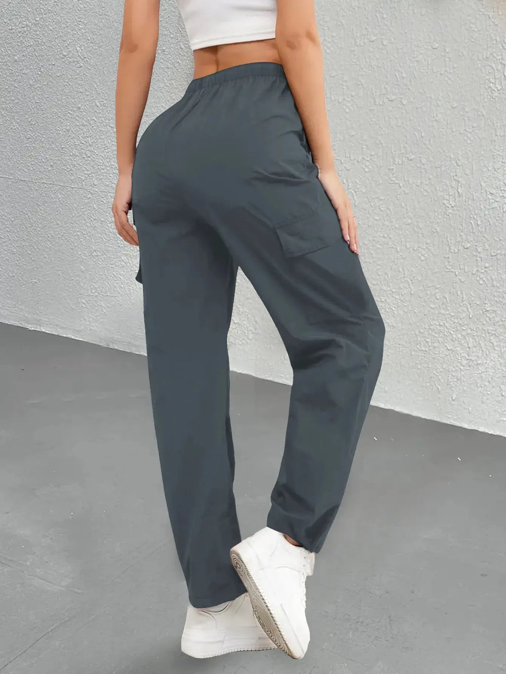 Women’s cargo pants with multiple pockets for outdoor sports and everyday outings